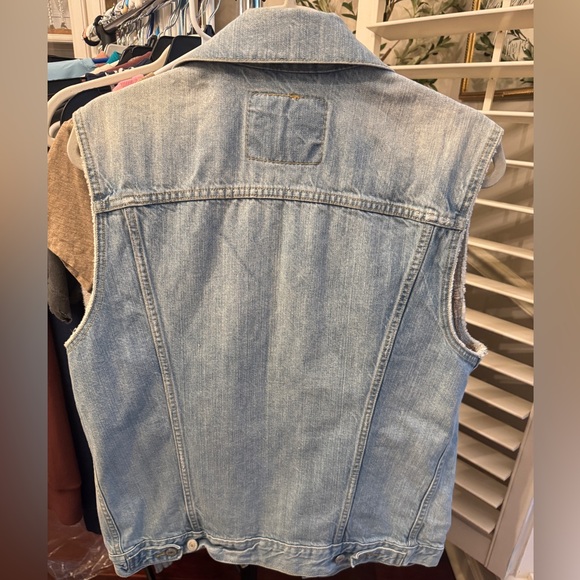 Levi's Classic Light Blue Denim Vest - Picture 7 of 9